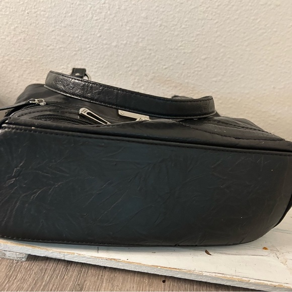 Stone Mountain Accessories Black Shoulder Bag - Picture 5 of 5